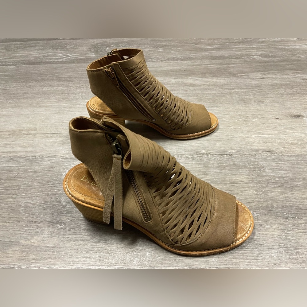 Diba True Women's Close Door open-toe leather sandal bootie Women’s Size 7